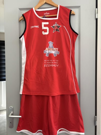 TENUES A VENDRE